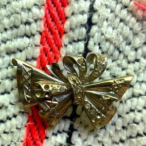 Vintage bow pin